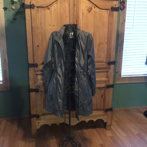 Hooded Raincoat Windbreaker Size 16-18 - Picture 1 of 10